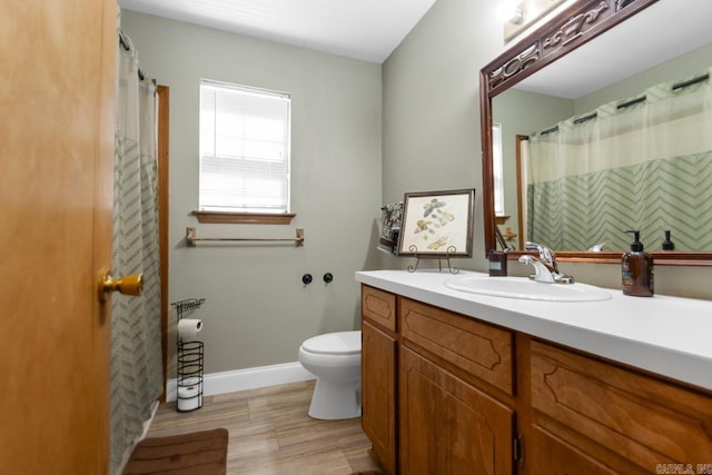 68 Tanner Dr, Bigelow, AR 72016 - full bath featuring toilet, baseboards, wood finished floors, and vanity