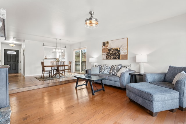 203 Stearns Pt Unit B6, Lake Hamilton, AR 71913 - living room featuring light wood finished floors