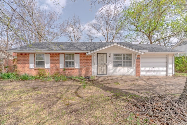 3210 Kingsbury St, Jonesboro, AR 72401 - ranch-style house with an attached garage and brick siding