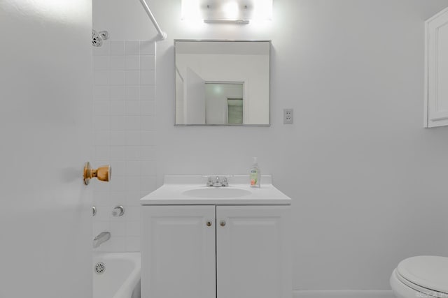 3210 Kingsbury St, Jonesboro, AR 72401 - full bath featuring toilet, washtub / shower combination, and vanity