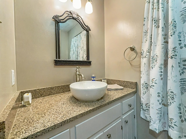 full bathroom featuring vanity and a shower with shower curtain