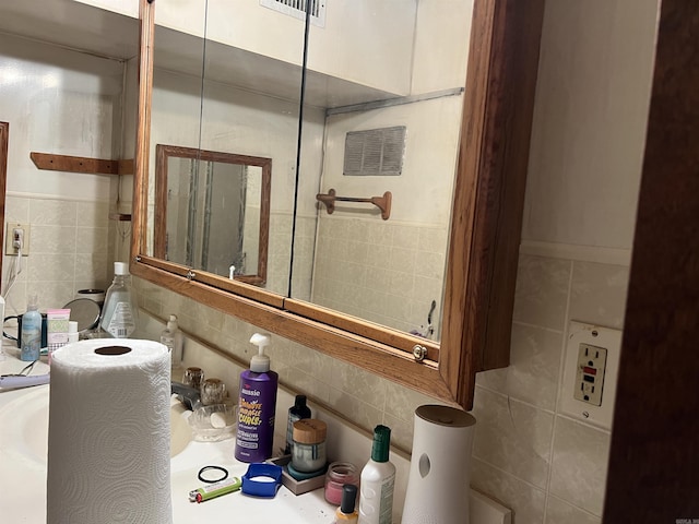 bathroom featuring tile walls, visible vents, and tasteful backsplash