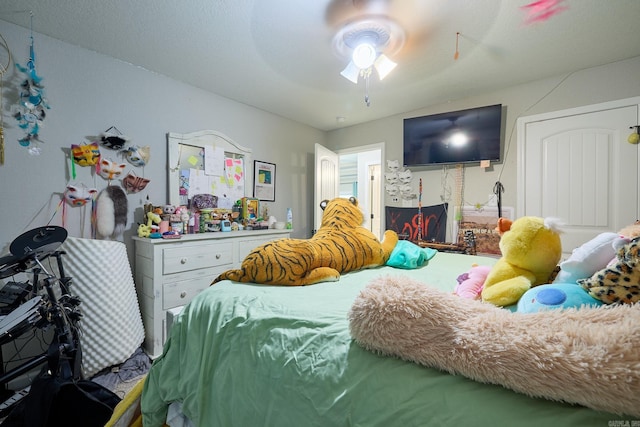 bedroom featuring a ceiling fan