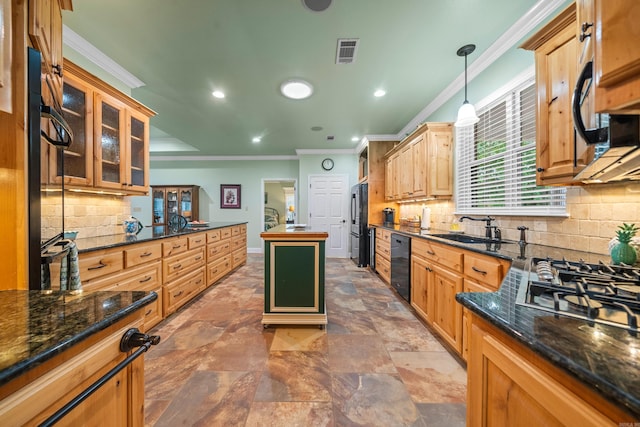 199 Gleneagle Loop, Hot Springs, AR 71913 - kitchen featuring black appliances, visible vents, tasteful backsplash, and ornamental molding