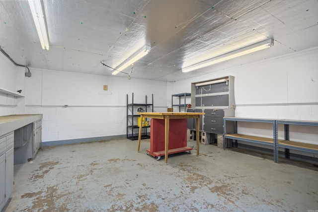 199 Gleneagle Loop, Hot Springs, AR 71913 - interior space with a workshop area