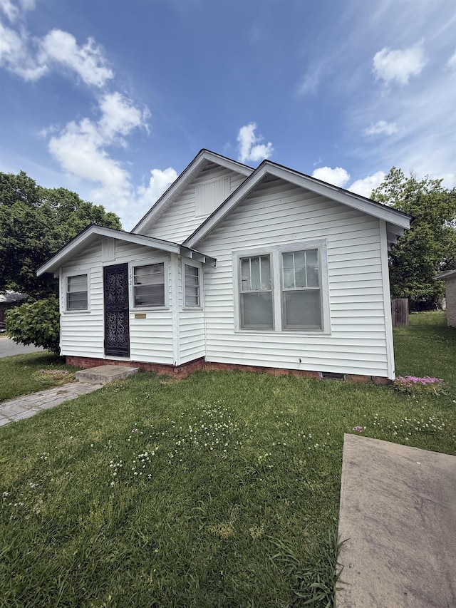 view of front facade with a front yard and crawl space
