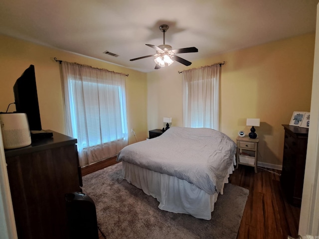 320 E 4th St, Lonoke, AR 72086 - bedroom featuring a ceiling fan, baseboards, visible vents, and dark wood-type flooring