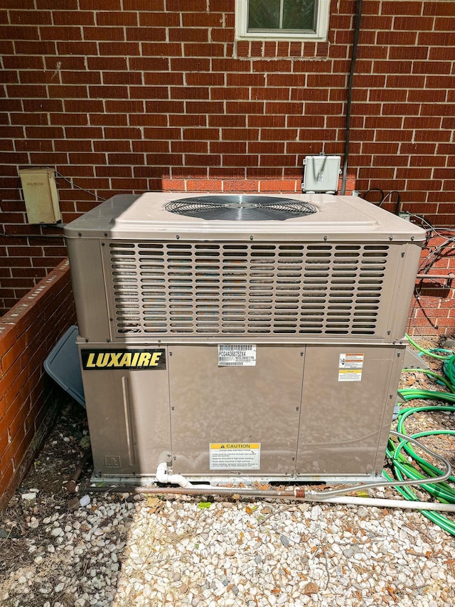 105 Liles, Searcy, AR 72143 - details featuring central AC unit and brick siding