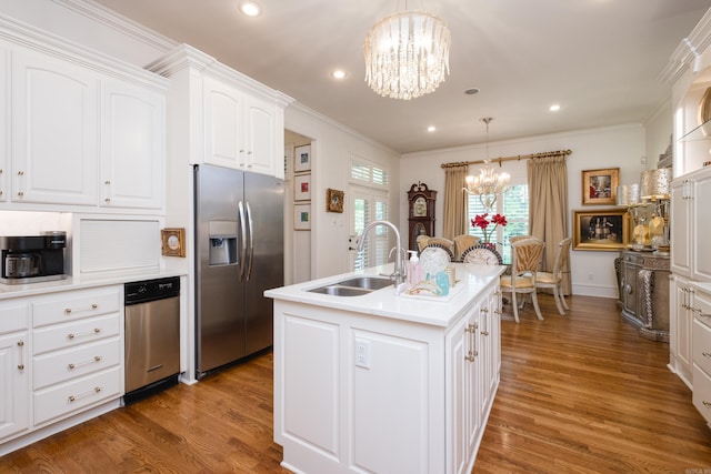 102 Falata Cir, Little Rock, AR 72223 - kitchen featuring an inviting chandelier, wood finished floors, an island with sink, a sink, and stainless steel fridge with ice dispenser
