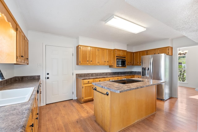 122 Apple Blossom Loop, Maumelle, AR 72113 - kitchen with a sink, stainless steel appliances, a kitchen island, and light wood-style floors