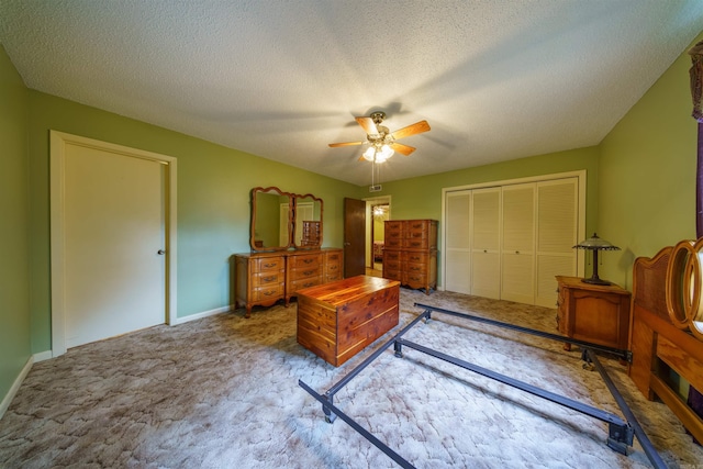 140 Bird Dove Ln, Heber Springs, AR 72543 - carpeted bedroom with a closet, a textured ceiling, baseboards, and ceiling fan