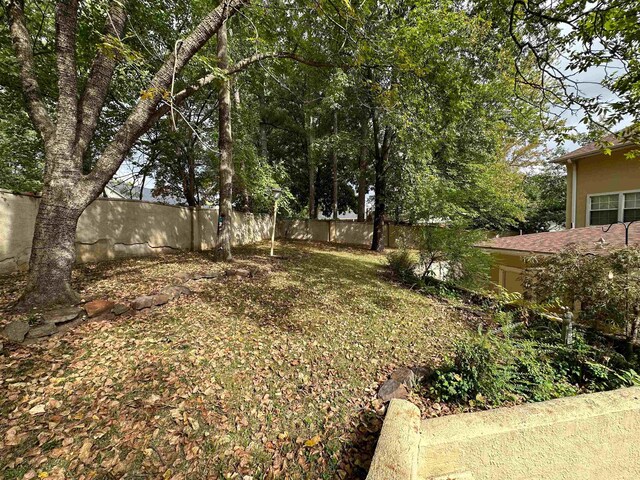 1906 Carolyn Dr, Jonesboro, AR 72404 - view of yard with fence