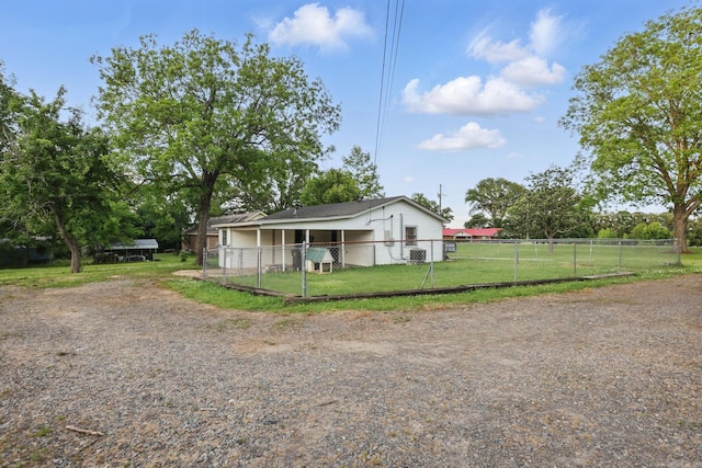 view of front of house featuring fence private yard and a front lawn