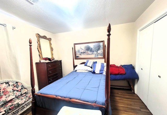 301 Hammond Unit A3, Hot Springs, AR 71913 - bedroom featuring a closet, a textured ceiling, and wood finished floors