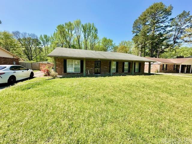 single story home featuring a front yard and fence