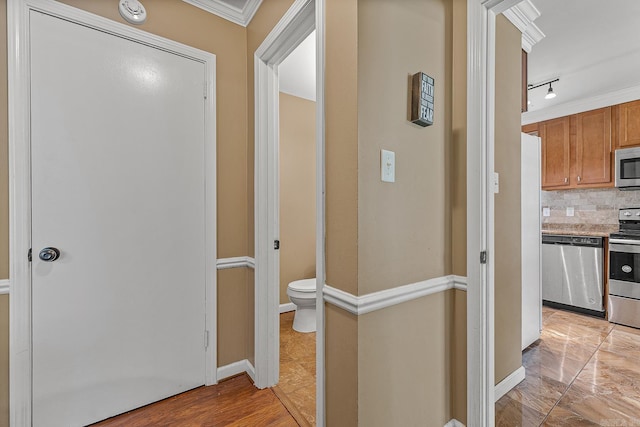 720 N 18th St, Blytheville, AR 72315 - hall with track lighting and baseboards
