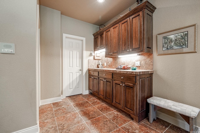 5 Granada Ln, Hot Springs Village, AR 71909 - kitchen featuring tasteful backsplash, baseboards, and light countertops
