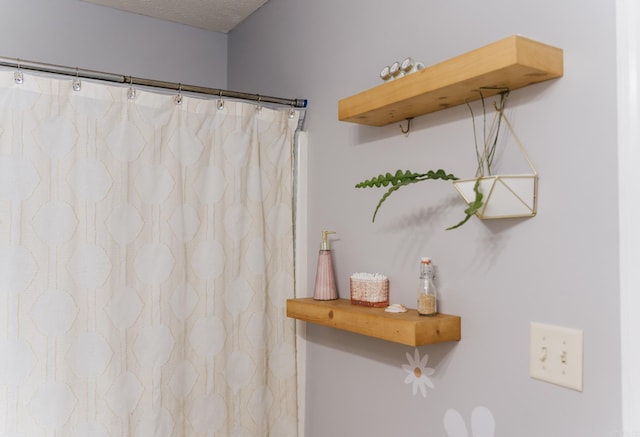 full bathroom with curtained shower and a textured ceiling