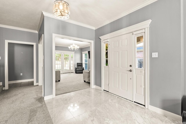 foyer entrance featuring a chandelier, crown molding, baseboards, and carpet flooring