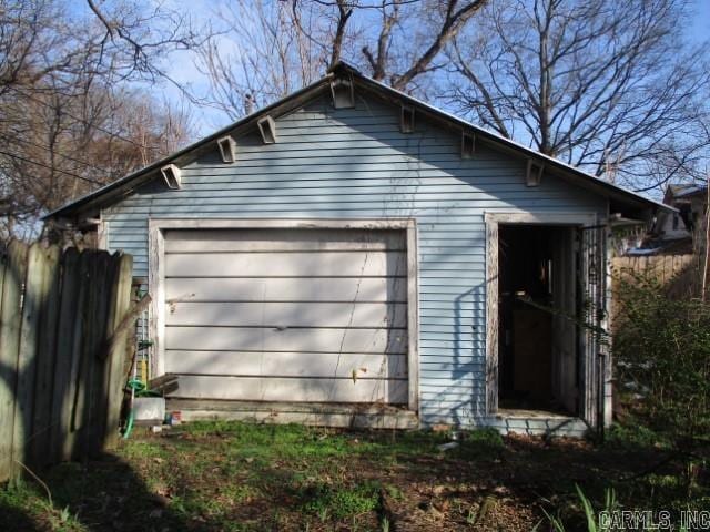 1612 W 23rd St, Little Rock, AR 72206 - detached garage featuring fence