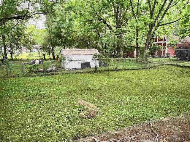 view of yard featuring a shed and an outbuilding
