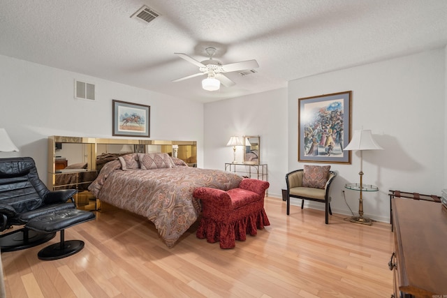 5000 Central Ave Unit 26-27, Hot Springs, AR 71913 - bedroom featuring light wood-style flooring, a textured ceiling, a ceiling fan, and baseboards