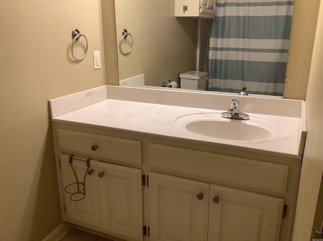 713 Covenant Pl, Searcy, AR 72143 - bathroom with vanity, toilet, and a shower with curtain