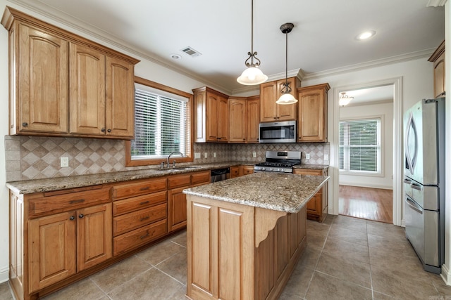 134 Myrick Ln, Hot Springs, AR 71913 - kitchen featuring stainless steel appliances, a sink, a center island, light stone counters, and light tile patterned flooring