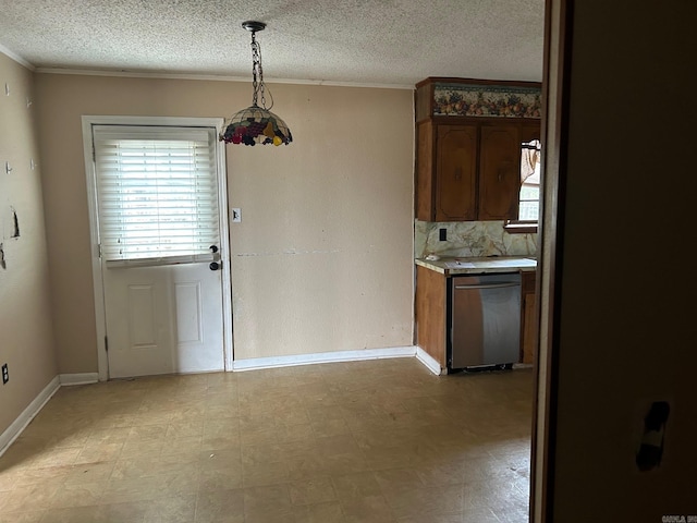 18 Garland Spgs, Mount Vernon, AR 72111 - unfurnished dining area with crown molding, light flooring, a textured ceiling, and baseboards