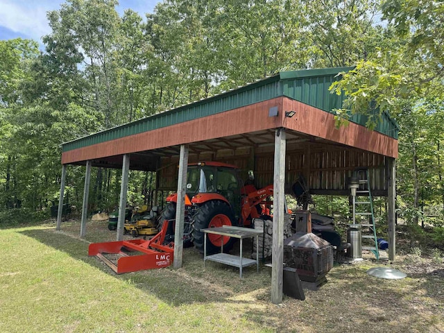 view of pole building featuring a yard and a carport