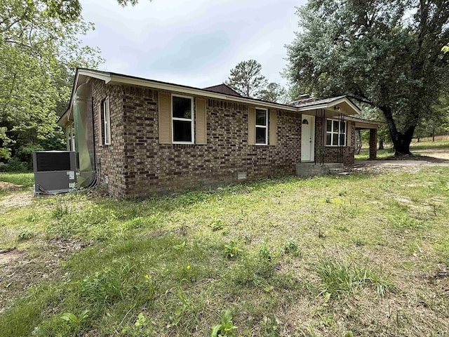 4090 Ar 56th Hwy, Wideman, AR 72585 - view of front facade featuring cooling unit, crawl space, brick siding, and a front yard