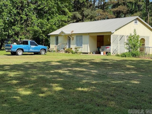 24/82 Whites Cut Rd, Carlisle, AR 72024 - view of front of home with a front lawn and metal roof