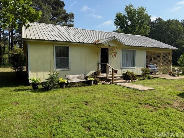 24/82 Whites Cut Rd, Carlisle, AR 72024 - view of front of house with a front yard and metal roof