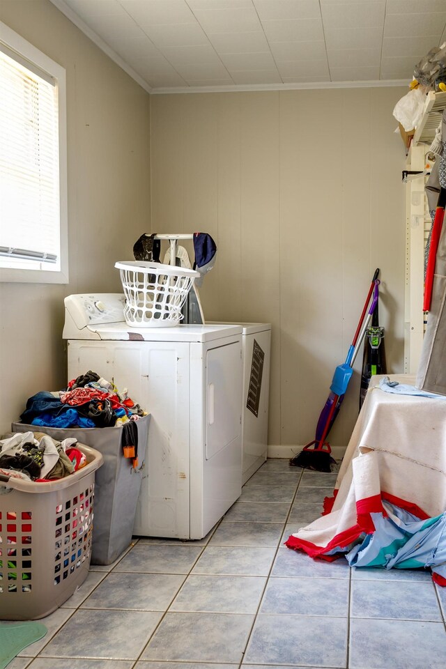 312 N E St, Harrisburg, AR 72432 - laundry room with washing machine and dryer and crown molding