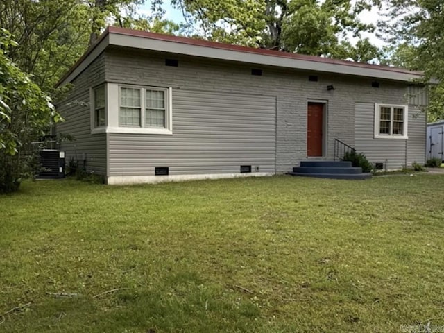 601 Clarence St, Mountain View, AR 72560 - rear view of property featuring crawl space, central AC, a lawn, and entry steps