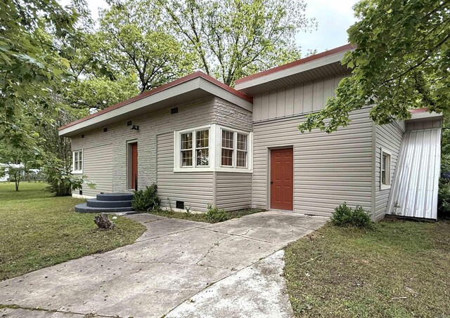 601 Clarence St, Mountain View, AR 72560 - view of front of house featuring a front yard