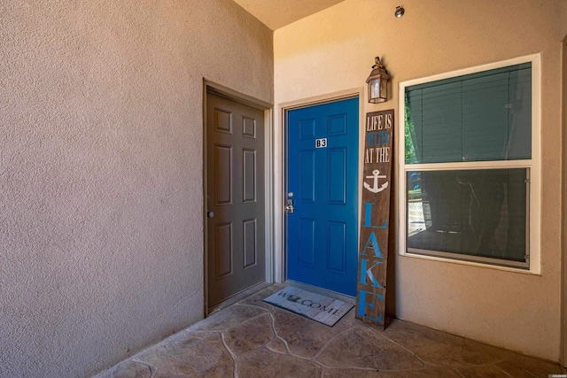 view of exterior entry featuring stucco siding