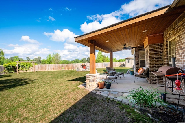 view of yard featuring a patio and ceiling fan