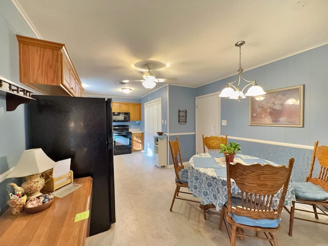dining space featuring a chandelier, light floors, crown molding, and ceiling fan