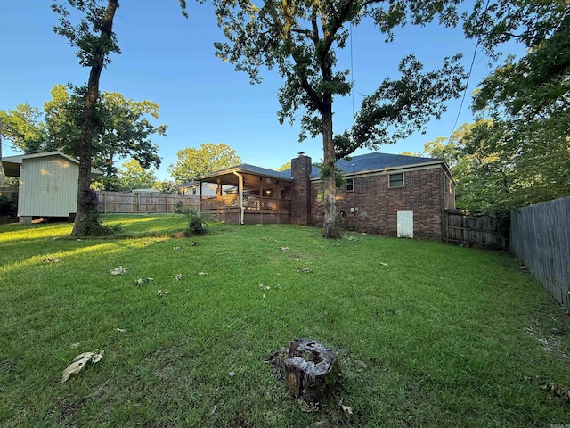 view of yard featuring a shed and an outdoor structure