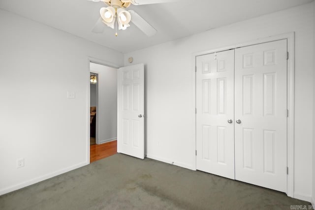 unfurnished bedroom featuring carpet flooring, a closet, baseboards, and a ceiling fan