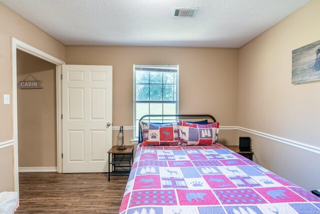 204 Riverside Dr, Pangburn, AR 72121 - bedroom featuring wood finished floors and a textured ceiling