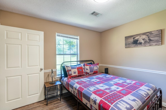 204 Riverside Dr, Pangburn, AR 72121 - bedroom featuring wood finished floors and a textured ceiling