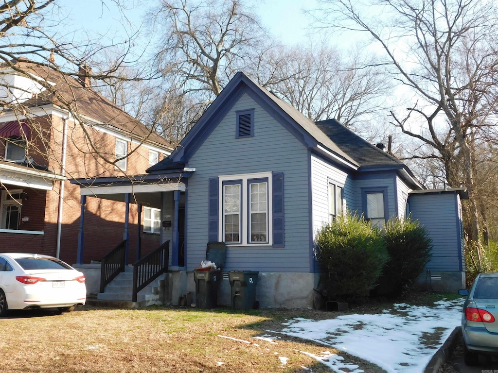 1817 S Park, Little Rock, AR 72202 - view of front facade with a front lawn
