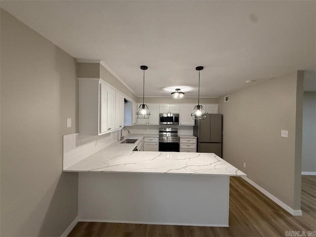 3705 E 6th St, Russellville, AR 72802 - kitchen featuring stainless steel appliances, a sink, a peninsula, and dark wood finished floors