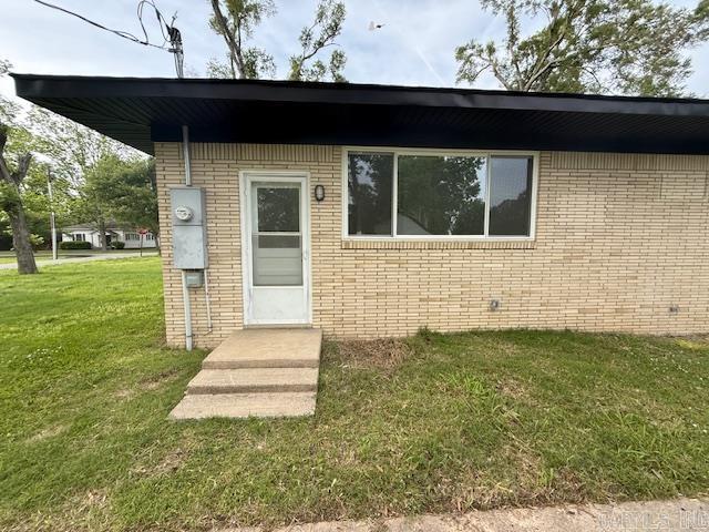 307 E 5th St, Carlisle, AR 72024 - entrance to property with brick siding and a yard