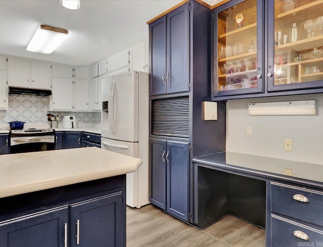 72 Pintuerero Way, Hot Springs Village, AR 71909 - kitchen featuring white fridge with ice dispenser, electric range, blue cabinets, decorative backsplash, and under cabinet range hood