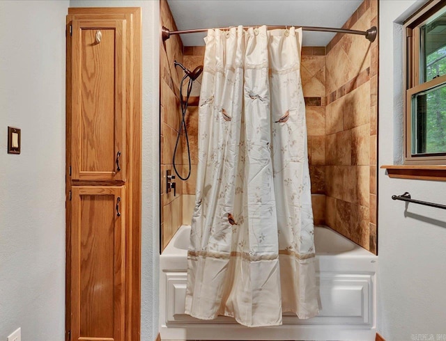 72 Pintuerero Way, Hot Springs Village, AR 71909 - full bath featuring shower / tub combo and a textured wall