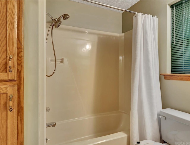 72 Pintuerero Way, Hot Springs Village, AR 71909 - bathroom featuring shower / bath combination with curtain and toilet