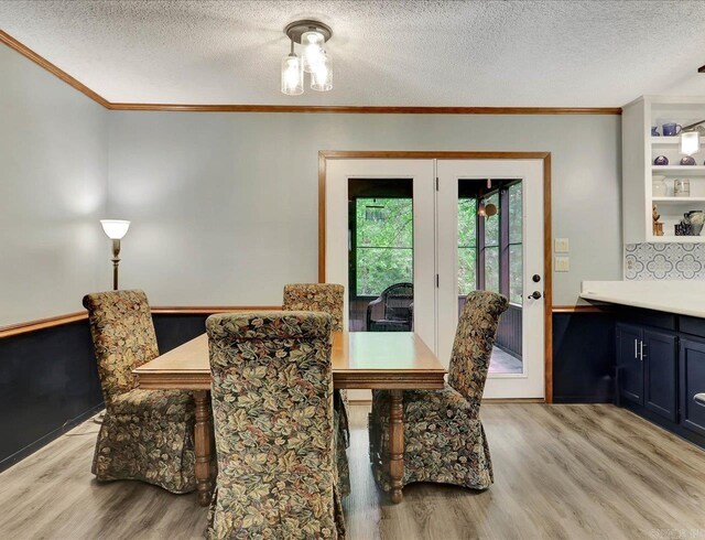72 Pintuerero Way, Hot Springs Village, AR 71909 - dining space with light wood finished floors, ornamental molding, and a textured ceiling